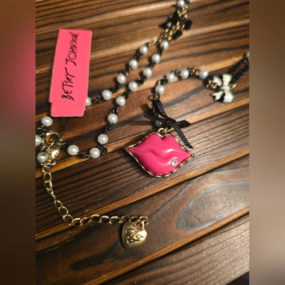 Betsey Johnson First Date Kiss Lips Necklace! Vintage NWT! - Picture 5 of 16